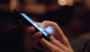 ها شنو. يسبب استخدام الهواتف الذكية ليلا