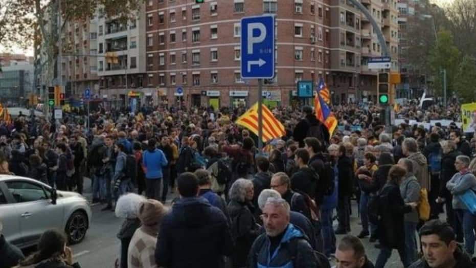 قبيل مباراة ” كلاسيكو الأرض”. مظاهرات عارمة في محيط كامب نو