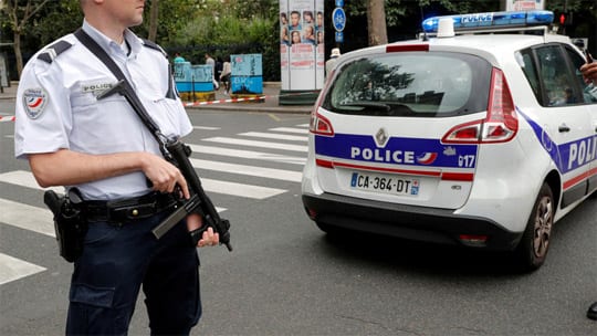 الشرطة الفرنسية تردي مختلا مغربيا بـ 7 رصاصات وسط باريس