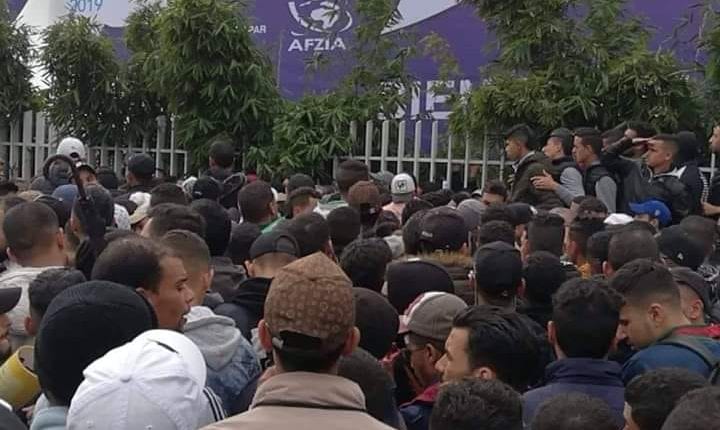 شاهد.. ربورتاج “صادم” حول معرض التشغيل في القنيطرة وشهادات مثيرة لأولاد القنيطرة: “كُن درّية تخدْم!”