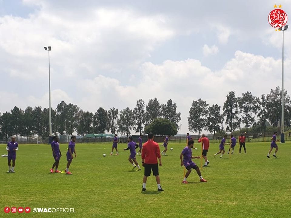 الوداد يجري أولى حصصه التدريبية في بلاد “مانديلا” استعدادا لصان دونز (+صور)