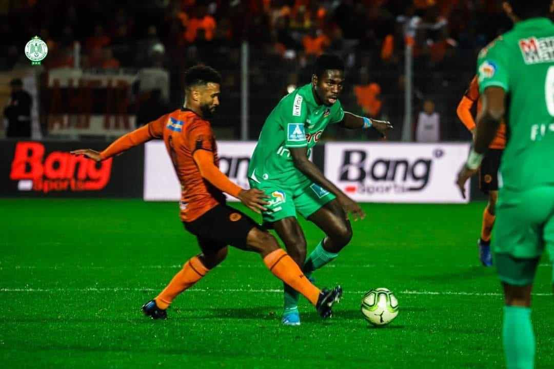 في مباراة “مجنونة”. الرجاء يفلت من هزيمة في بركان