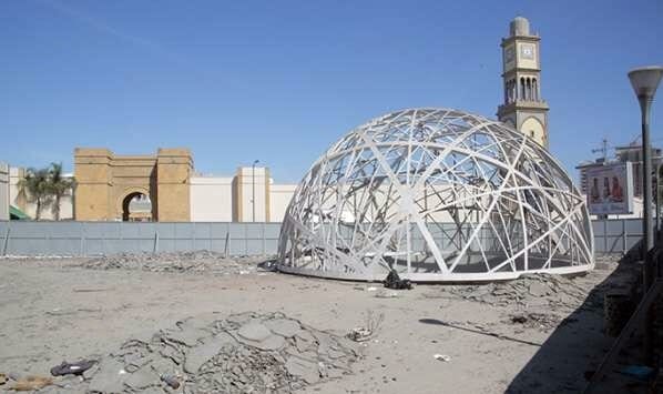 بيضاويون يستفسرون عن أسباب تحول “الكرة الأرضية” إلى أكبر مرحاض عمومي في مدينتهم