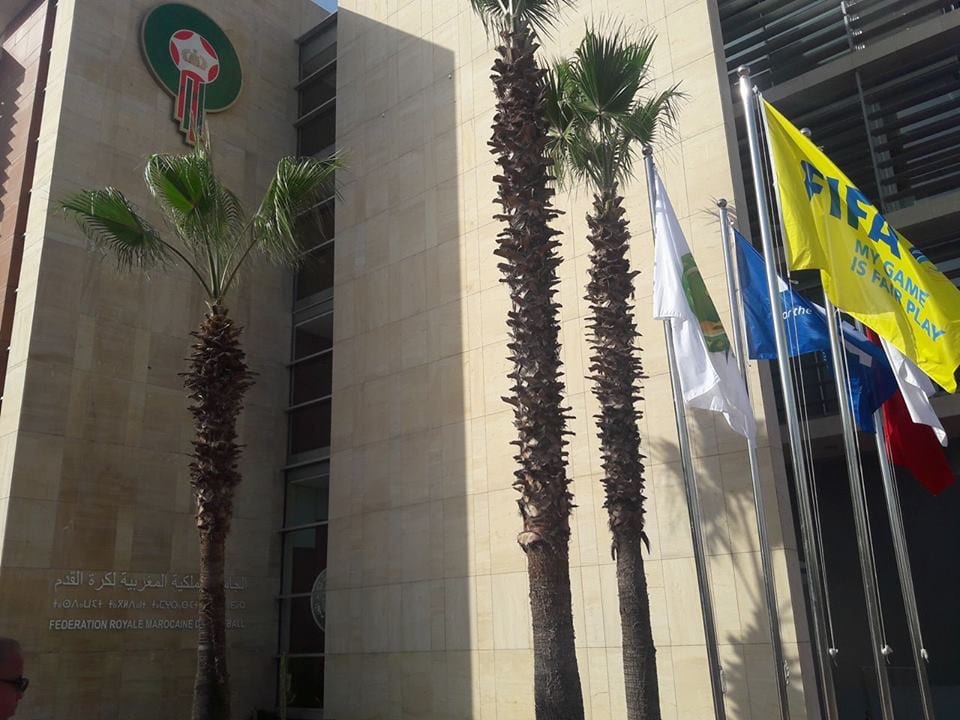 “طلْع دّافع على راسك”.. الجامعة تستدعي الرجاء بشأن قضية مباراة الدفاع