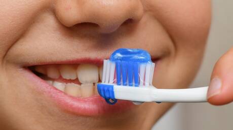 اجتنبوا هذه الأخطاء عند تنظيف الاسنان