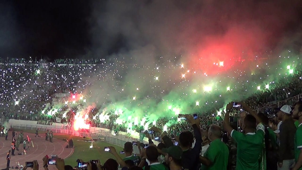 “راه غير كتضيّعونا فالفلوسْ”.. الرجاء يدعو جماهيره إلى عدم إشعال الشهب الاصطناعية