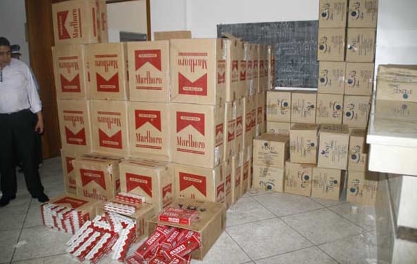 جمارك أكادير تحجز كمية مهمّة من السجائر ومادة “المعسل” داخل مستوع