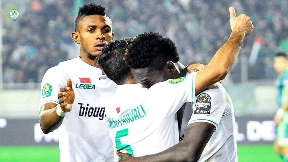 “الجّراد كاعي مزيان”.. خطأ للصعبة الاحترافية في تاريخ “الماتش” يغضب أنصار الرجاء