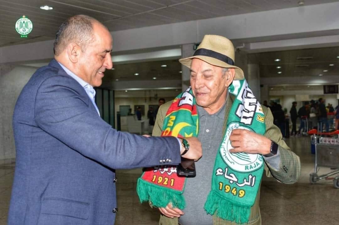 استقبال “خاوة” للرجاء البيضاوي في مطار الهواري بومدين بالجزائر