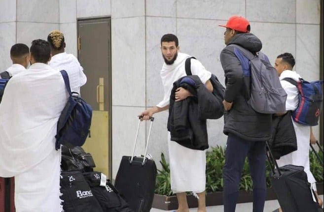 عمرة مقبولة. أولمبيك آسفي يؤدي العمرة قبل مواجهة الإتحاد السعودي