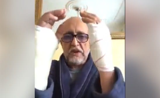 خطير. مواطن طنجاوي يتعرّض لكسر اليد ويتهم جمهور الرجاء بالاعتداء عليه وسرقة هاتفه