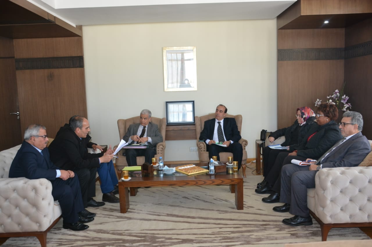 الوزير عبيابة يستقبل أعضاء مكتب النقابة الوطنية لموظفي قطاع الاتصال (كدش)