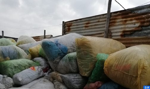 الأكياس البلاستيكية الممنوعة. لجنة وزارية وأمنية تفكك ورشة للتصنيع بسلا