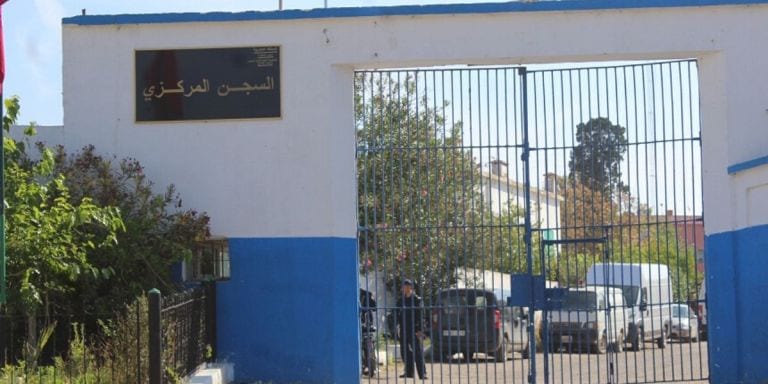 القنيطرة. أم تتهم موظفي السجن المحلي بـ”قتل” ابنها والإدارة تنفي