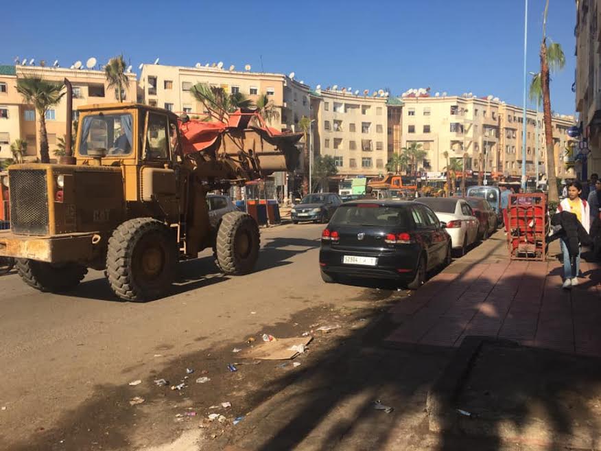 “شَد ليَّا نْقطَع ليك”. سلطات البيضاء “مْنَوْضَا الحَرب” على “صحاب الكرارس” ومحتلي الملك العمومي