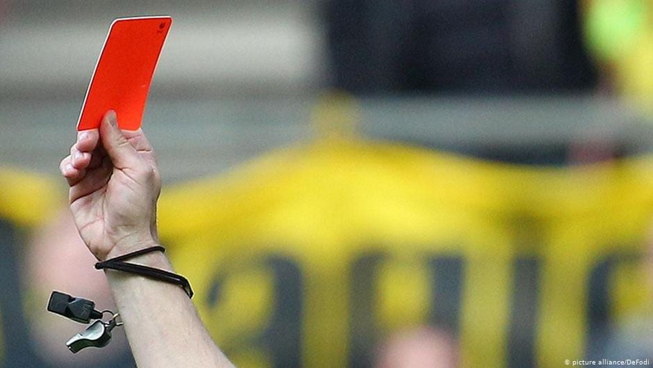 غريب. إيقاف لاعب فرنسي مدة خمس سنوات بسبب عض خصمه في مكان حساس