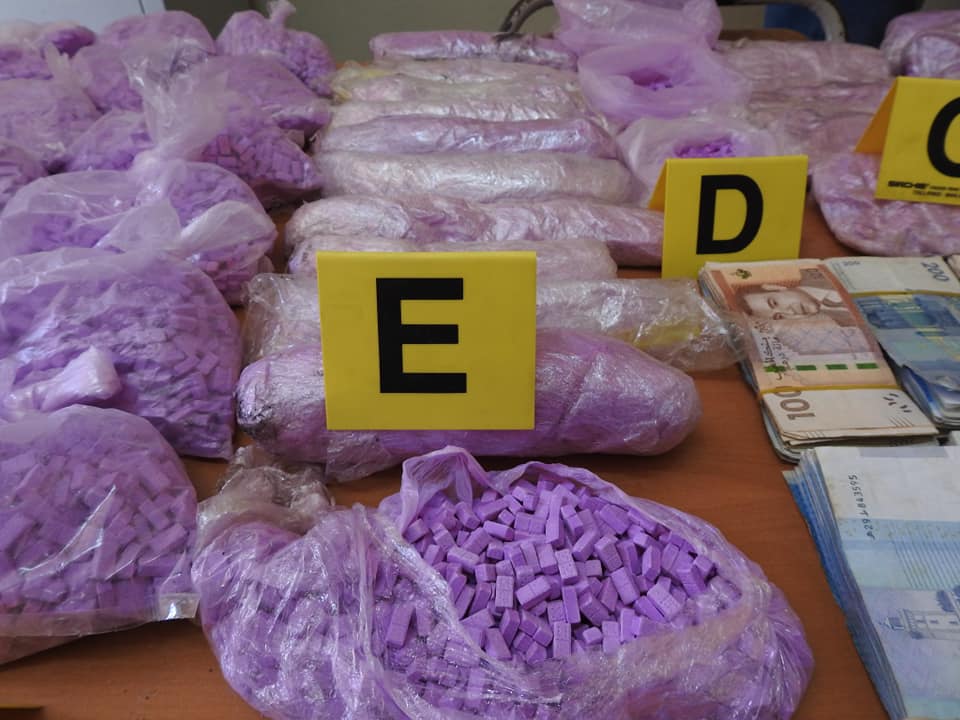 امن الفنيدق يضع اليد على مروج لل”قرقوبي” بحوزته 18000 قرص مخدر