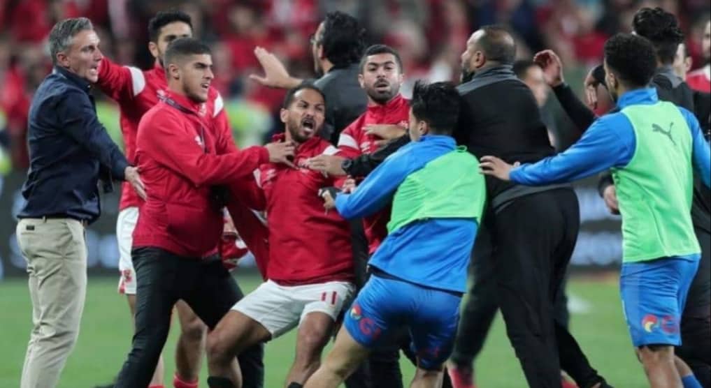 مباراة كأس السوبر المصري بين الأهلي والزمالك تنتهي بـ”الملاكمة”