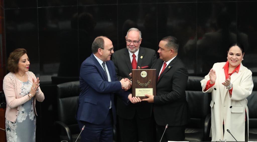 تقديراًُ لجهوده.. توشيح بنشماش من طرف رئيسات ورؤساء المجالس التشريعية بأمريكا الوسطى والكاراييب