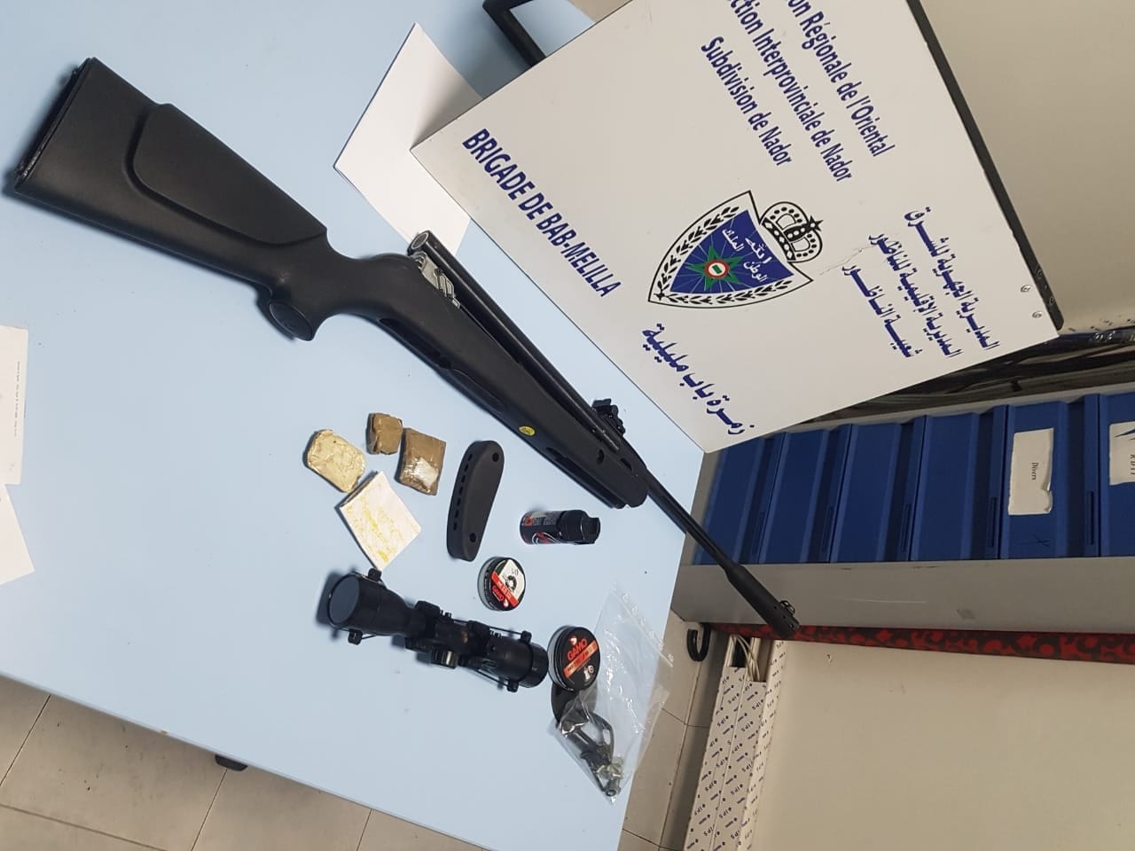 مثير.. حجز بندقية في “باب مليلية” حاول صاحبها إدخالها إلى الناظور بإستعمال طلاسم سحرية (صور)