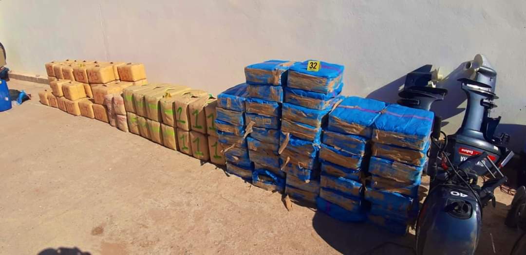 ضربة قوية. أمن طنجة يجهض تهريب 2400 كيلوغراما من الشيرا ويفكك شبكة تنشط في التهريب الدولي للمخدرات