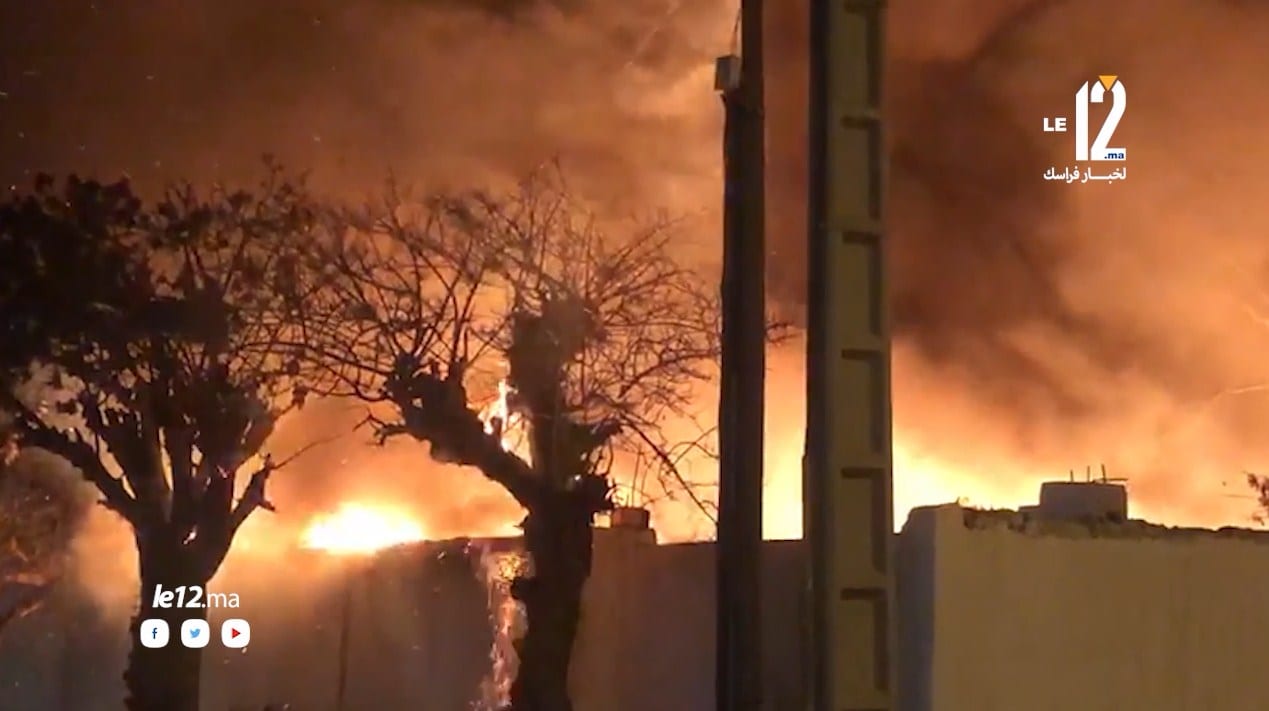 شاهد حريق مهول بمدينة اكادير والأسباب مجهولة