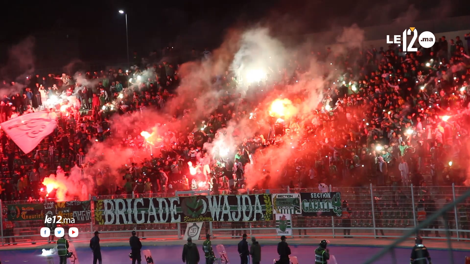جماهير مولودية وجدة يخلقون الفرجة في مدرجات الملعب الشرفي (فيديو)