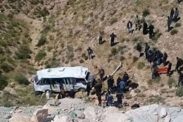 بني ملال. وفاة شاب وإصابة حوالي 10 أفراد في إنقلاب حافلة