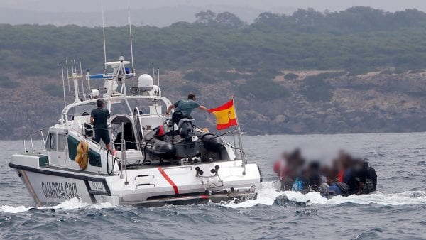 مهاجرين من الريف يصلون إسبانيا بحرا وسلطات الأخيرة توقفهم
