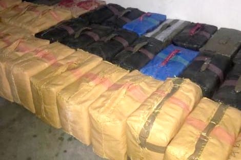 العسكر والجدارمية. محاصرة “مافيا” بحرا وبرا وحجز خمسة أطنان من الحشيش بالعرائش