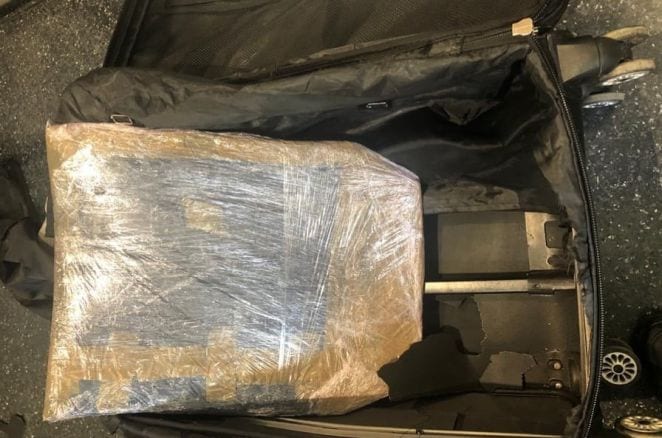 طنجة. إيقاف إسبانيين مقطعين 8 كيلو ديال الحشيش