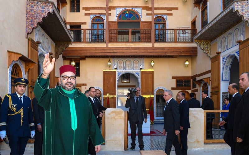 الملك يحل بقصر فاس و العاصمة العلمية تلبس ثوب الإحتفال