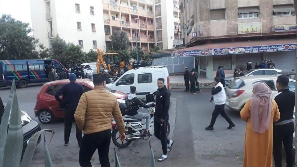 كازا.. السلطات تداهم وتهدم مقاهي للشيشة تستقطب “الكليان بالتخبية” (صور)