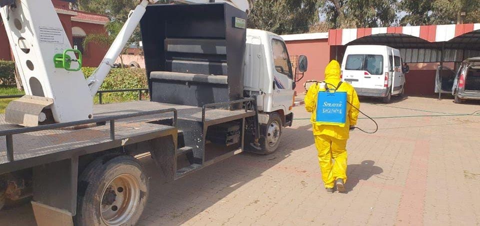 برشيد. تعقيم جميع سيارات الأجرة والإدارات العمومية لمواجهة “كورونا” (صور)