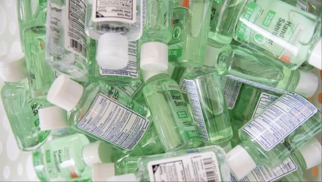 باحث كميائي يحذر عبر “le12.ma”: من خطورة صناعة المحاليل المعقمة منزليا لمواجهة “كورونا”