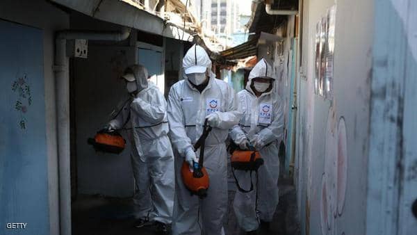 أيهما أكثر خطورة؟ انتقال “كورونا من شخص لآخر أم من الأسطح الموبوءة