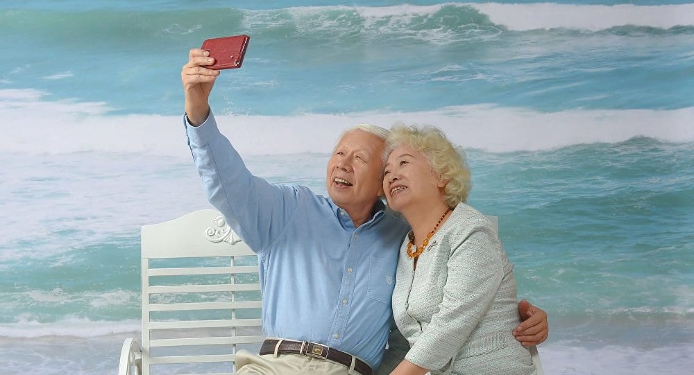 لهذه الأسباب. عمر النساء أطول من الرجال