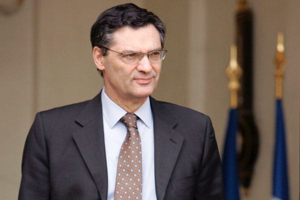 وفاة وزير الصناعة الفرنسي السابق بعد إصابته بفيروس كورونا