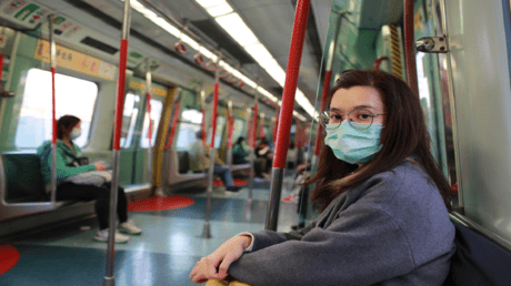 باش تحمي راسك من مصاب بكورونا. ها شحال ديال الوقت ومسافة الأمان بينك وبينو