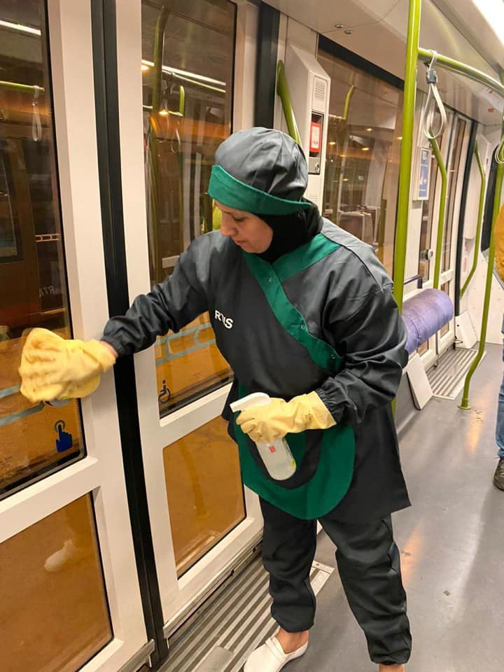 كازا. “طرامواي البيضاء” يعقم وينظف جميع عرباته لمواجهة “كورونا”