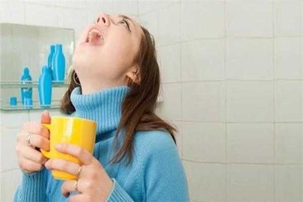 ها لي قالت الصحة العالمية. عن الغرغرة بالماء والخل