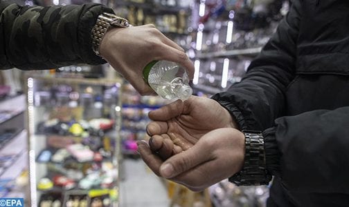 برشيد.. ضبط محل تجاري يبيع “محلولا كحوليا مائيا” على أساس أنه مادة معقمة