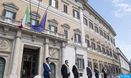 إيطاليا تقف دقيقة صمت حدادا على ضحايا وباء كورونا