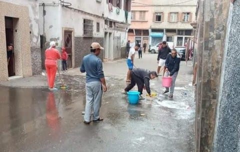 بالصور.. الأحياء الشعبية العتيقة فكازا دارو “أكبر ميناج”  لتعقيم الأزقة ضد “كورونا”