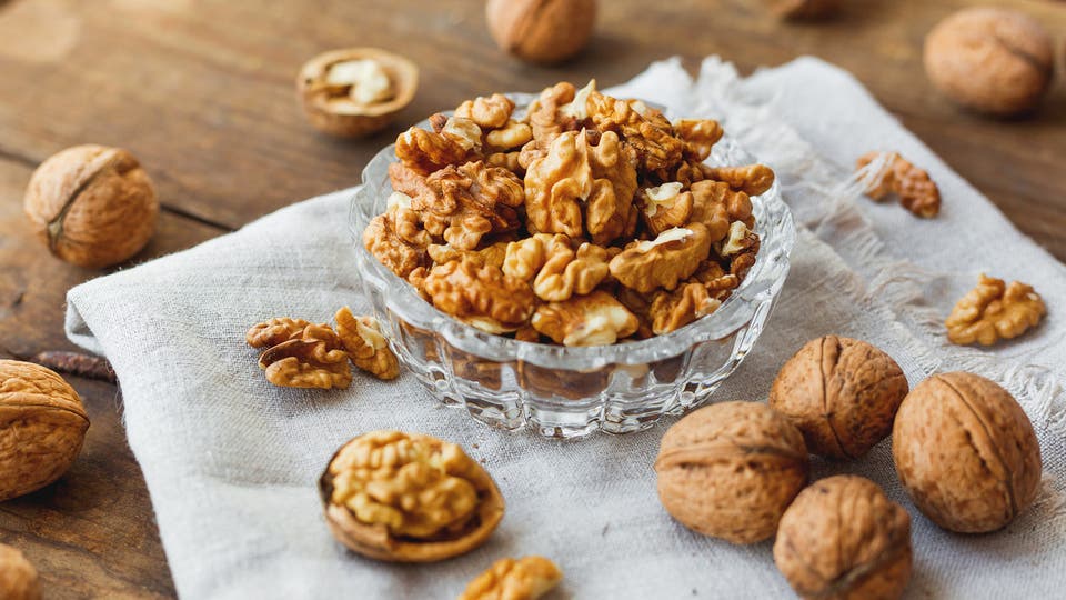 دراسة. حفنة من “الجوز” كل أسبوع يطيع عمر النساء