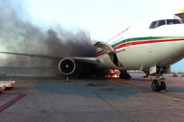 بالفيديو: هبوط اضطراري لطائرة تابعة لـ”لارام” بعد إشتعال النيران في محرّكها