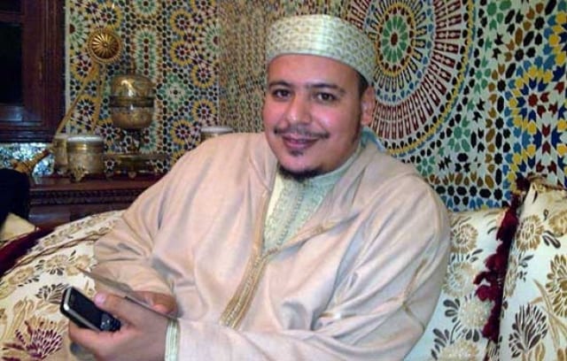 القارئ عمر القزابري يتبرع براتب سنة لمواجهة كورونا