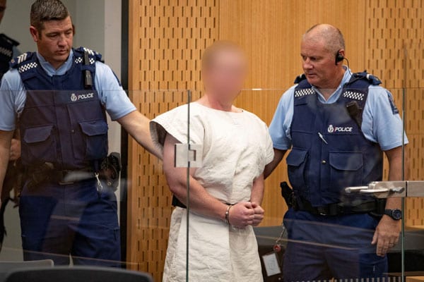 مرتكب مجزرة مسجدي نيوزيلندا يقر بكل التهم الموجهة إليه