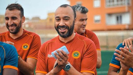 السكتيوي يحثُ لاعبي بركان على الجدية في التداريب “وهَا شنُو طلب منهم باش يعرف واش تريناو”