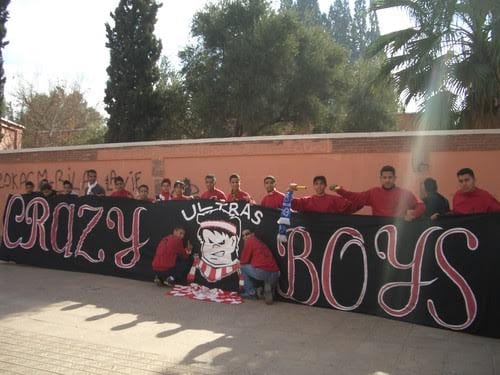 “باقي الخير”.. فصيل “كريزي بويز” المراكشي يوزع مواد غذائية على مستخدمي ملعب العربي بن مبارك